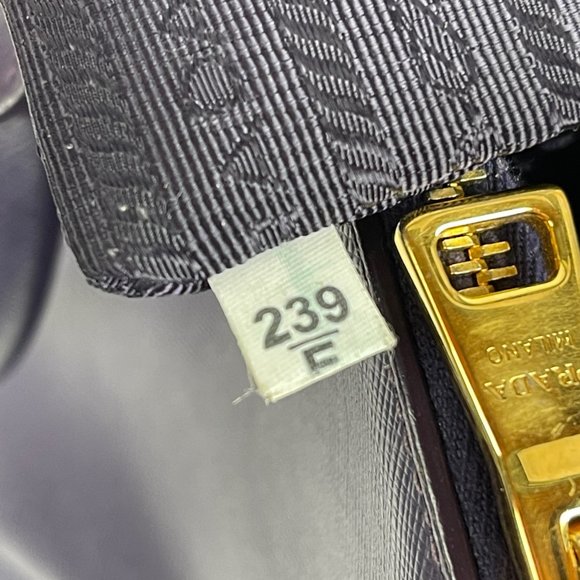 Prada Saffiano Lux Galleria Double Zip Tote - Authenticity Certified - Picture 13 of 15